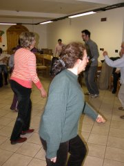 Il gruppo balla (11664 bytes)